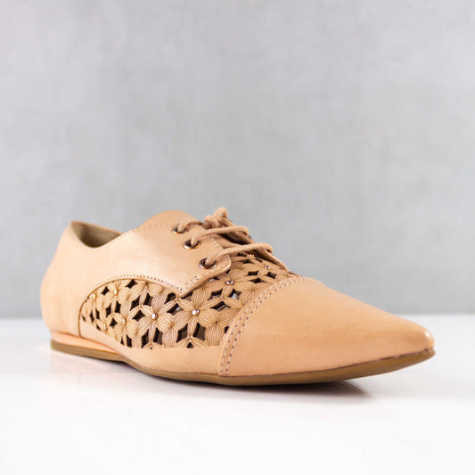 ZAPATOS PARA MUJER ADELE CUERO BEIGE