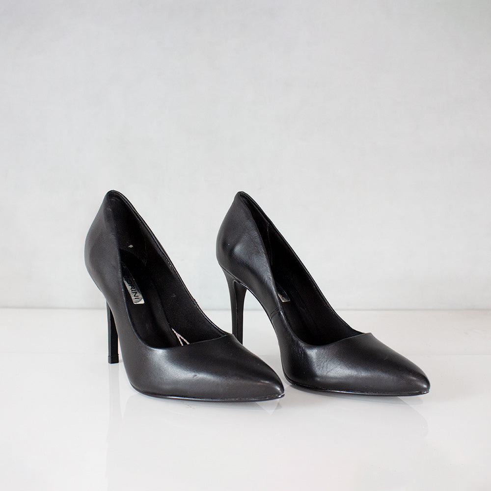 TACONES PARA MUJER VIGO CUERO NEGRO