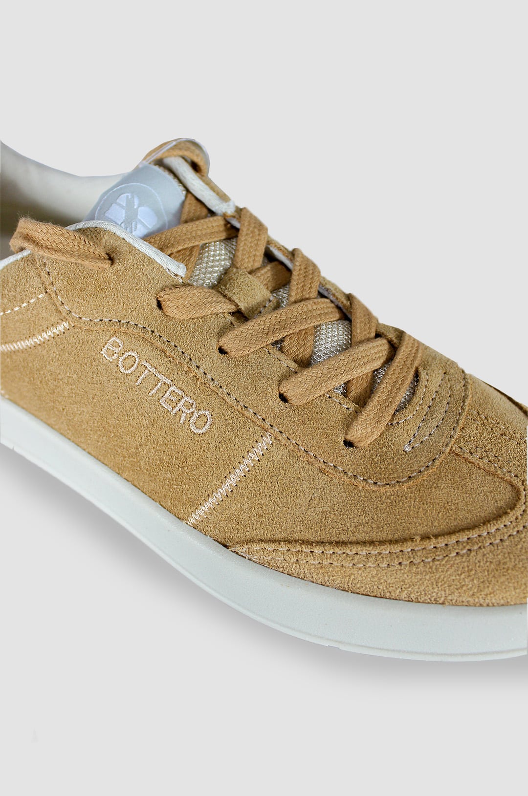 TENIS PARA MUJER MOSE CUERO CAMEL