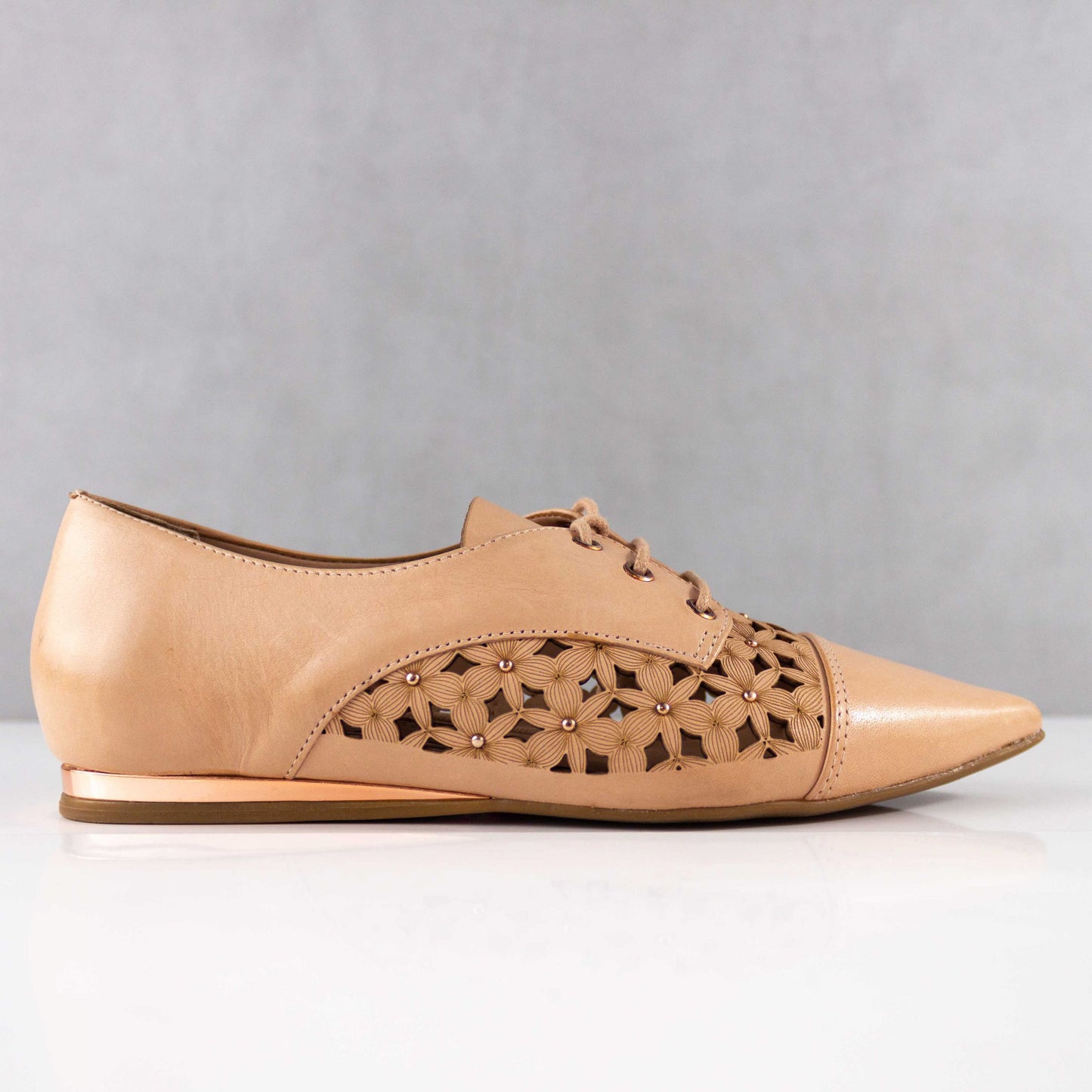 ZAPATOS PARA MUJER ADELE CUERO BEIGE