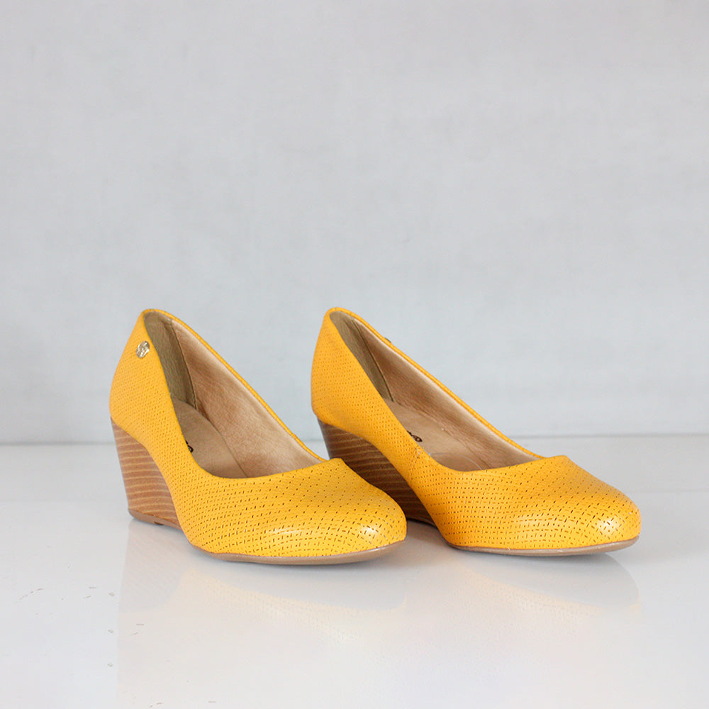 TACONES PARA MUJER DAYRA CUERO MOSTAZA