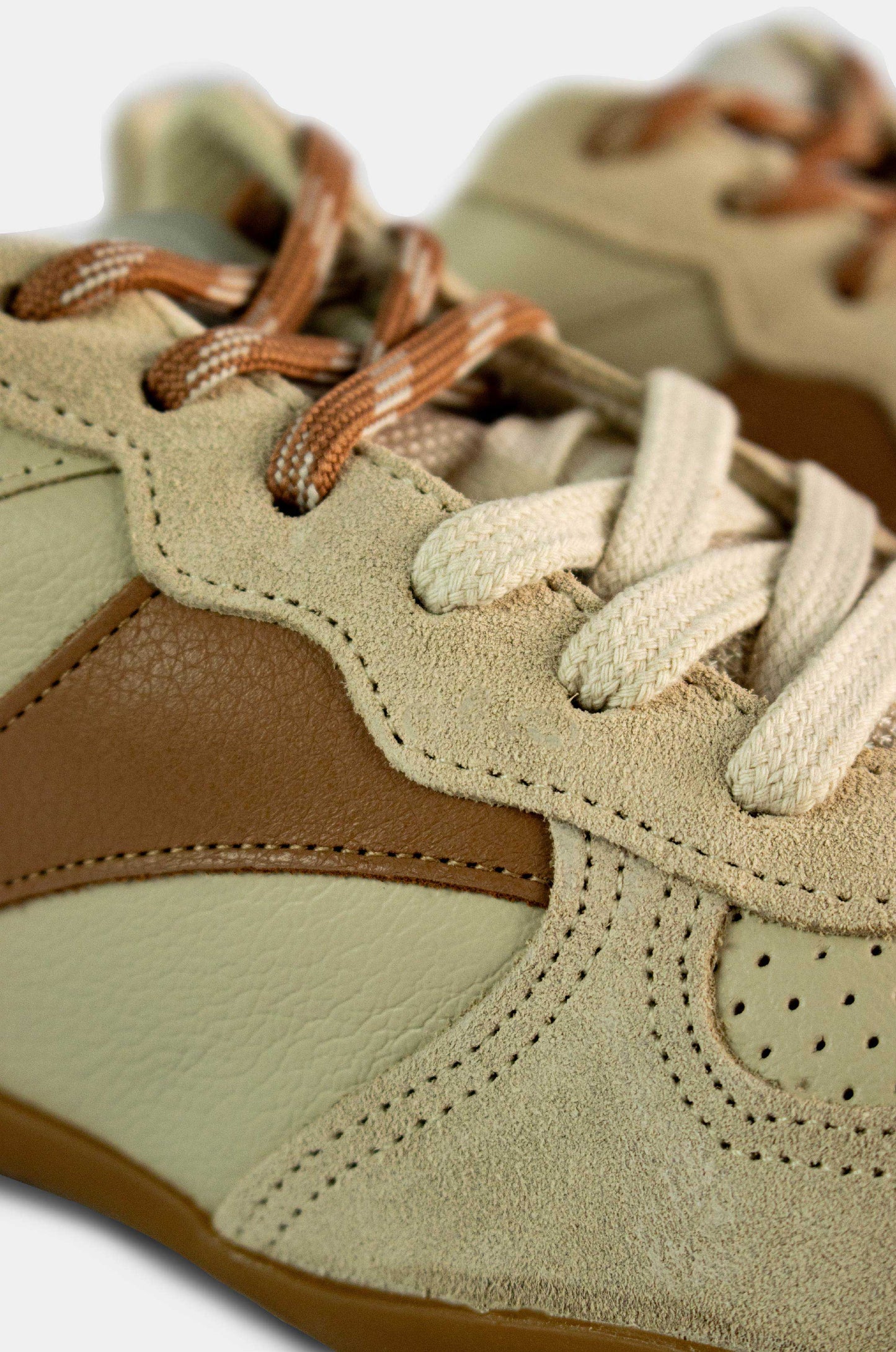 TENIS PARA MUJER ONAIA CUERO BEIGE
