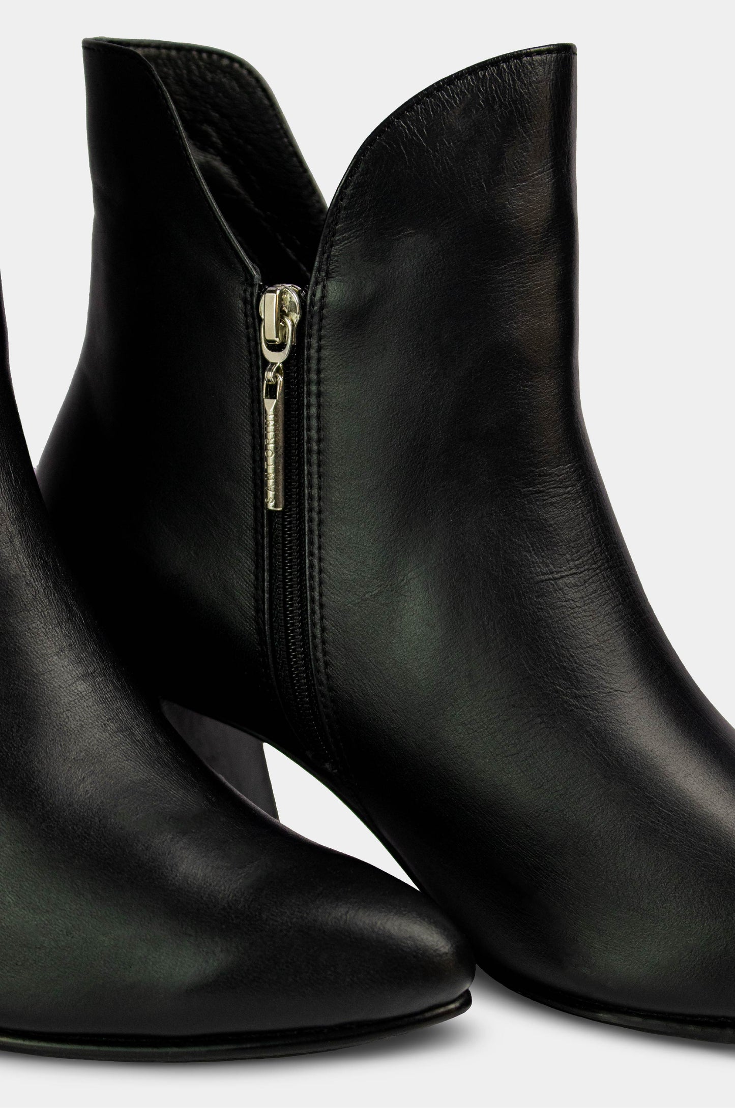 BOTINES PARA MUJER ALESSIA CUERO NEGRO
