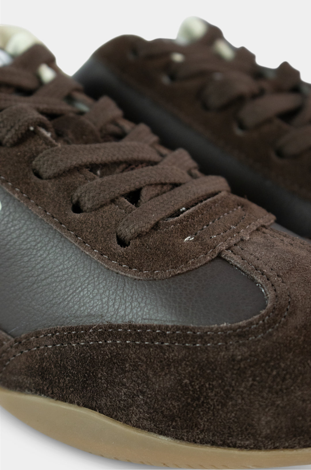TENIS PARA MUJER BRUMEA CUERO CAFE