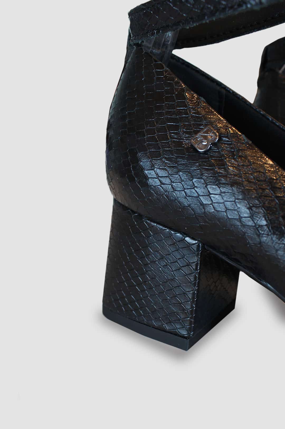 TACONES PARA MUJER AMELIA CUERO NEGRO